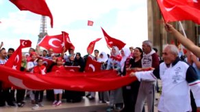 paris-te-turkiye-deki-darbe-girisimi-protesto