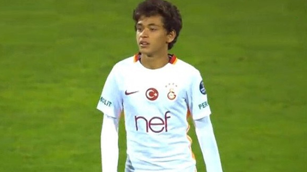 14 yaşında Galatasaray forması ile maça çıktı