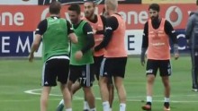 Beşiktaşlı futbolcular birbirine girdi!