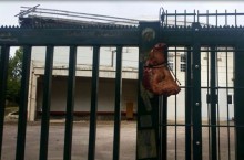 Cami kapısına asılan şok etti!