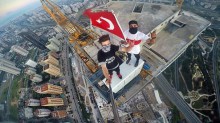 Çılgın Selfieci Bu Sefer Düştü!