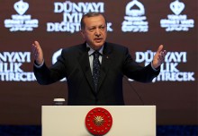 Erdoğan, köpeklerle saldıran Hollanda polisine ateş püskürdü!