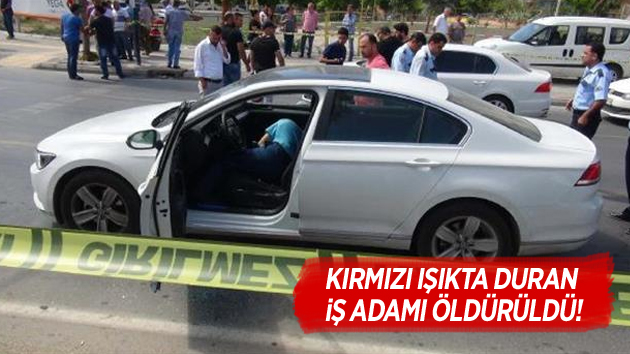 Kırmızı ışıkta duran iş adamı öldürüldü