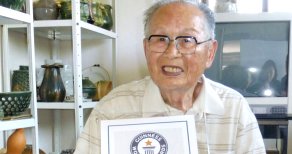 96 yaşındaki Shigemi Hirata, üniversite mezunu oldu