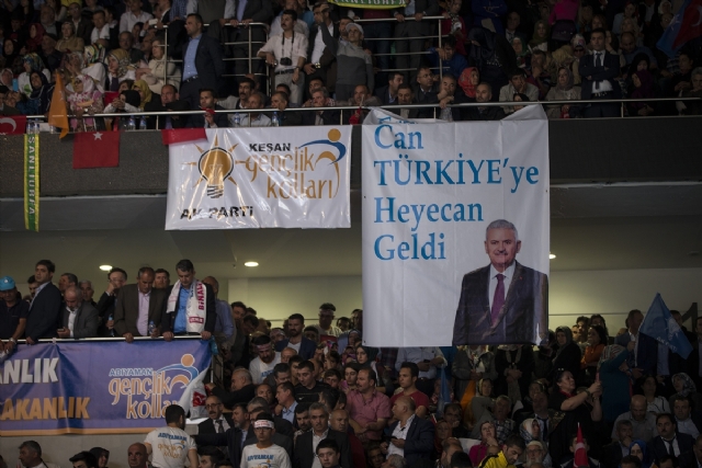 AKP Kongresi’nde Pankartlar Dikkat Çekti
