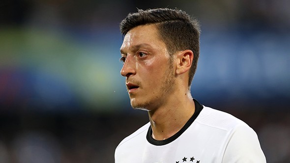 mesut-ozil-penalti