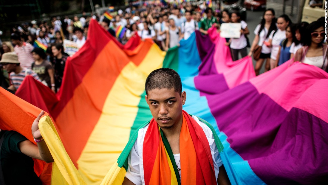 Almanya’dan bomba eşcinsel kararı: Tazminat ödenecek!