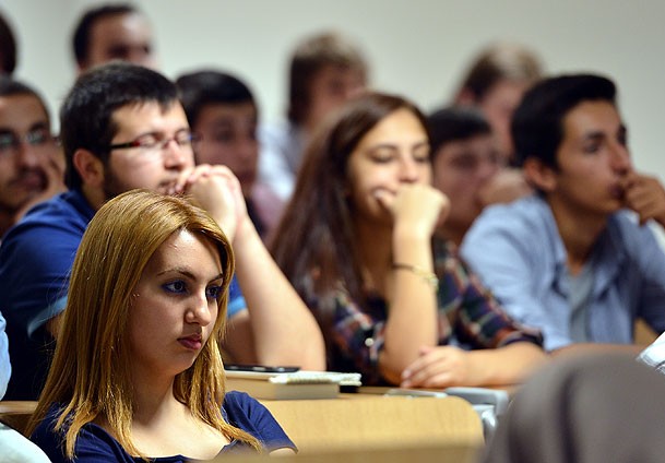 Eğitim Almanya’da öğretmensizlik yüzünden tepetaklak