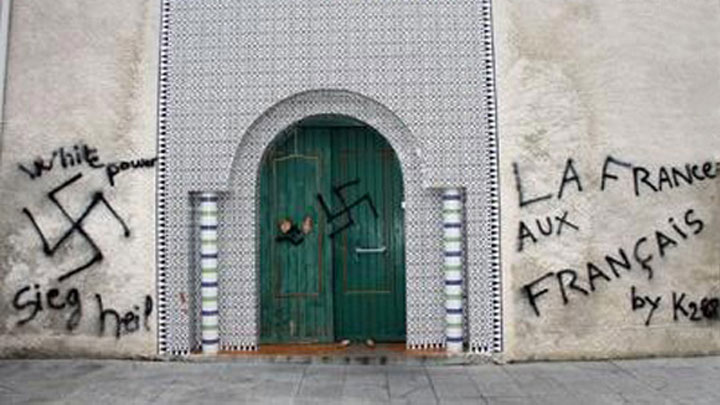 Almanya’da yine camiye saldırı!