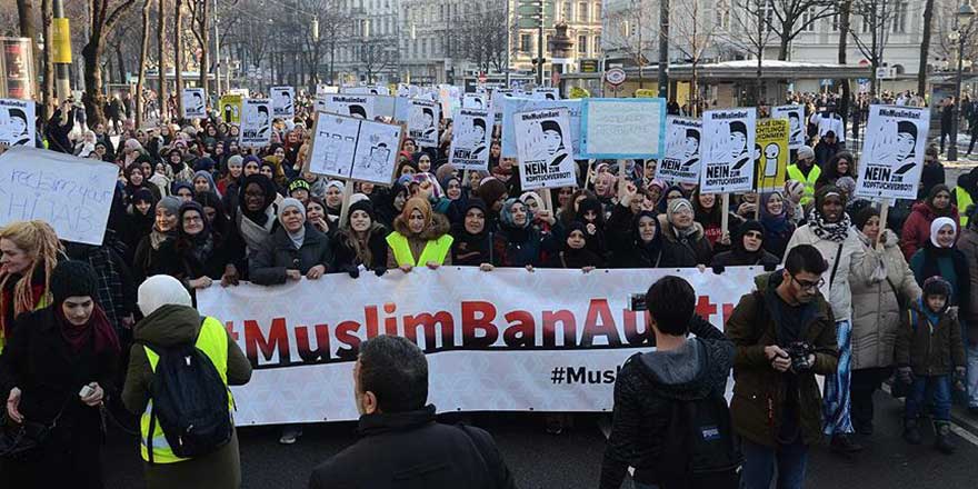 Avusturya’da ‘Başörtüme Dokunma’ gösterisi