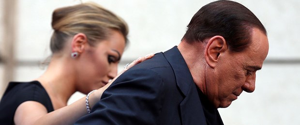 Berlusconi ameliyat masasına yatıyor
