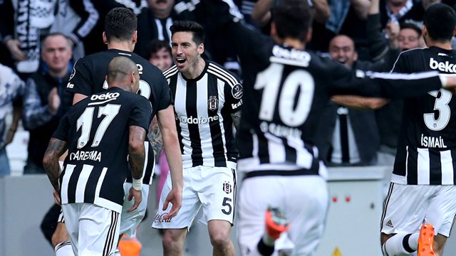 Beşiktaş’ın Şampiyonluğu Fenerbahçe’yi Ezdi