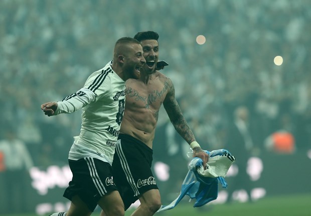 Beşiktaşlı futbolcular şampiyonluğu böyle kutladı