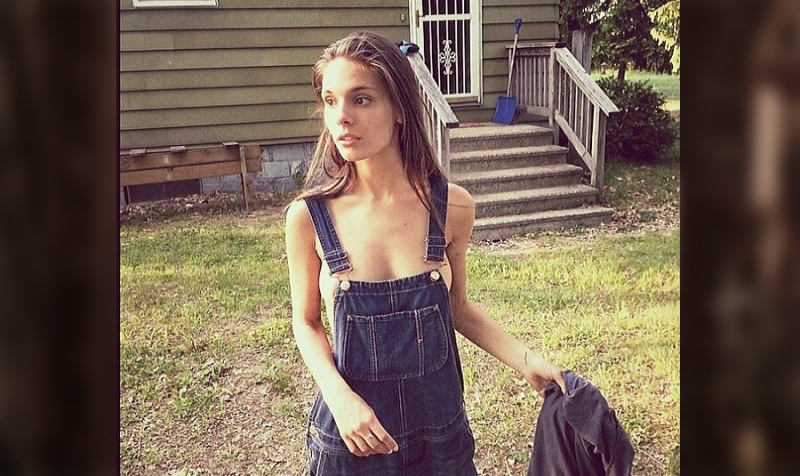 caitlin-stasey-2