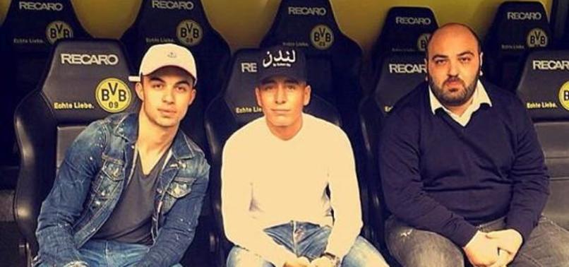 emre mor sapka