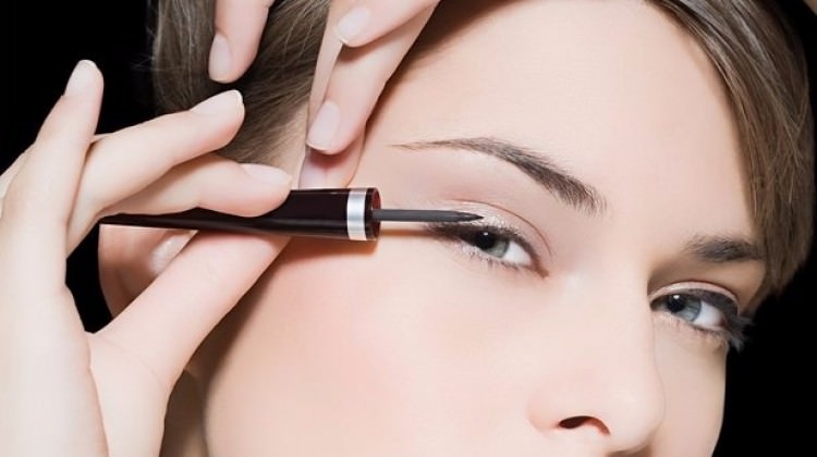 Eyeliner nasıl sürülür? Eyeliner sürerken dikkat edilmesi gereken noktalar