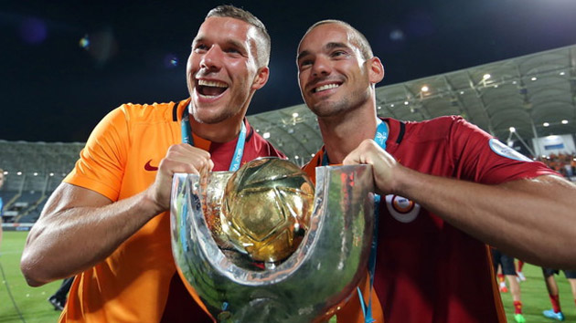 Galatasaray’da Lukas Podolski takımdan ayrılıyor iddiası