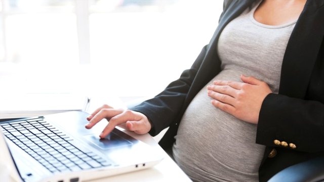 Hamileliği nedeniyle işten atılan kadına tazminat verilmedi