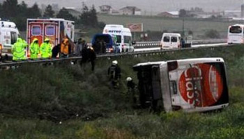 İki otobüs kazası: 3 ölü, 57 yaralı