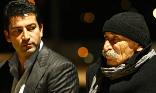 İmirzalıoğlu’ndan Tuncel Kurtiz’e Vefa Borcu