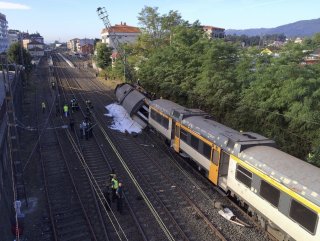 İspanya’da tren raydan çıktı: 3 ölü