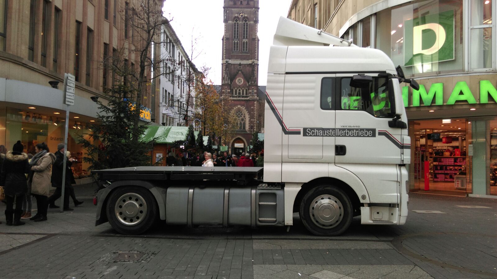 Krefeld’de TIR saldırısına karşı TIR önlemi