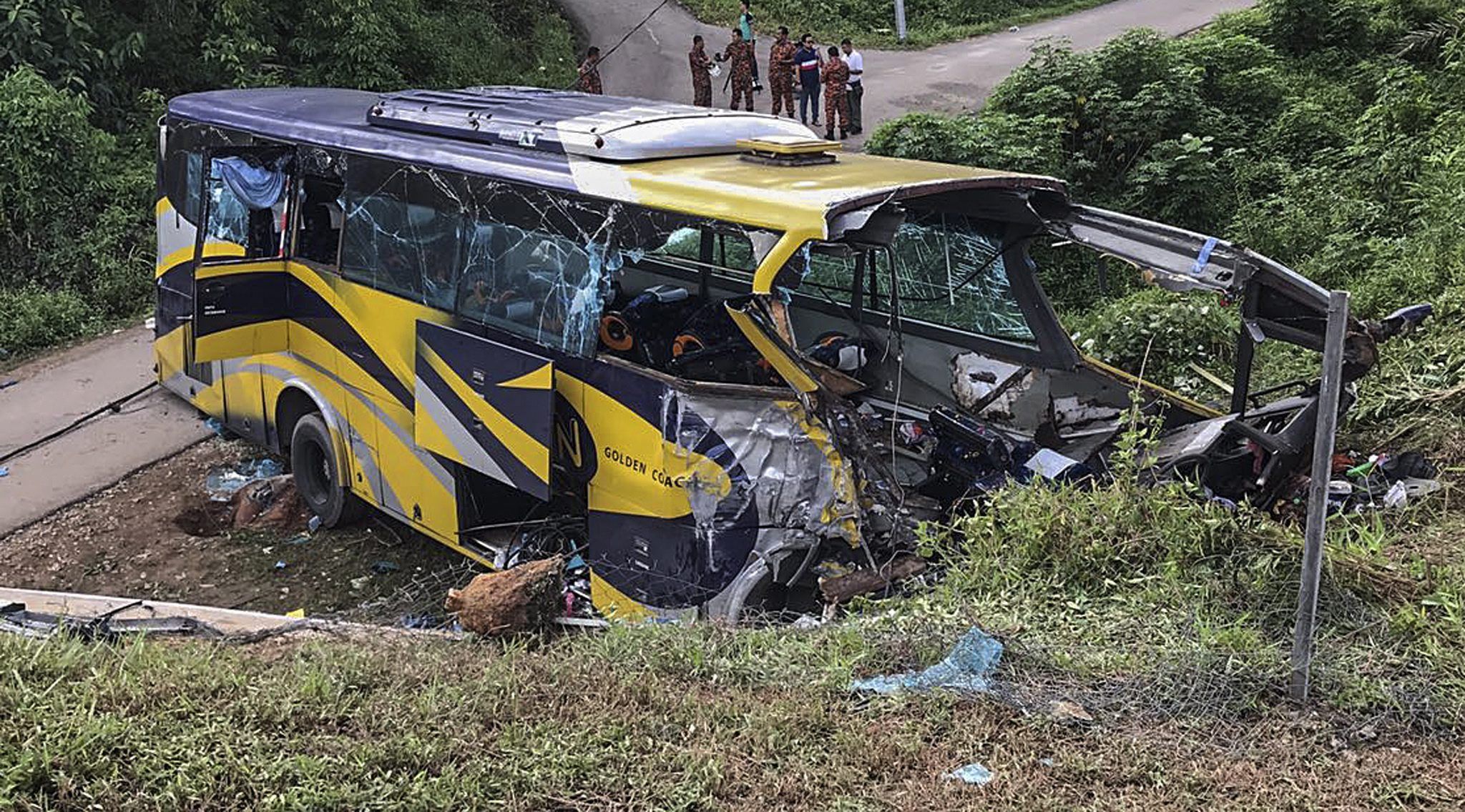 Malezya’da otobüs faciası: 14 ölü, 16 yaralı