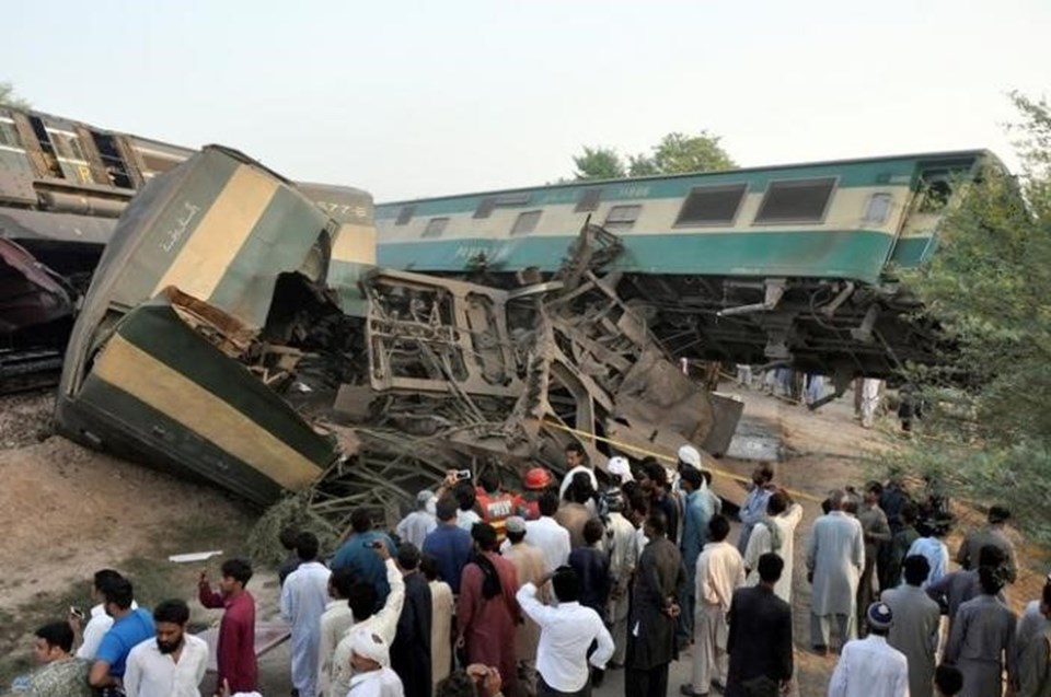 Pakistan’da feci tren kazası: 6 ölü