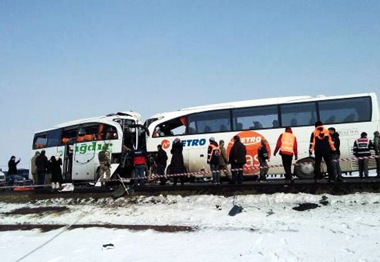 Sınır kapısında katliam gibi kaza : 8 ölü