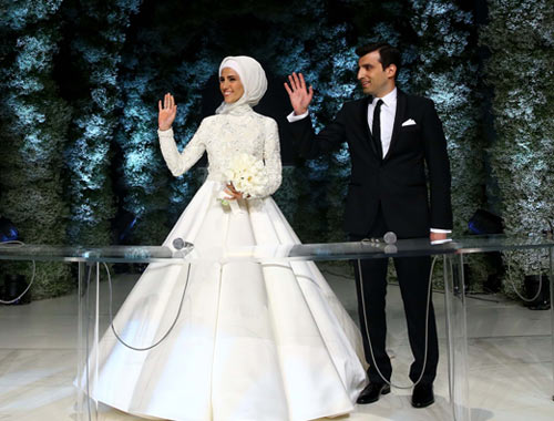 Cumhurbaşkanı Recep Tayyip Erdoğan'ın kızı Sümeyye Erdoğan, iş adamı Özdemir Bayraktar'ın oğlu Selçuk Bayraktar ile evlendi.  ( Cumhurbaşkanlığı/Yasin Bülbül - Anadolu Ajansı )