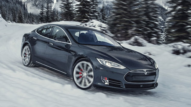 Tesla ‘autopilot’ kelimesini kaldırdı