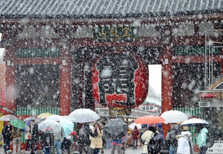 Tokyo’ya 54 yıl sonra ilk kez kar yağdı
