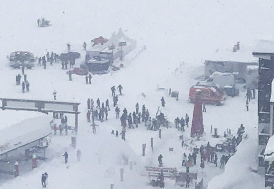 Ünlü kayak merkezine çığ düştü! Çok sayıda kişi…